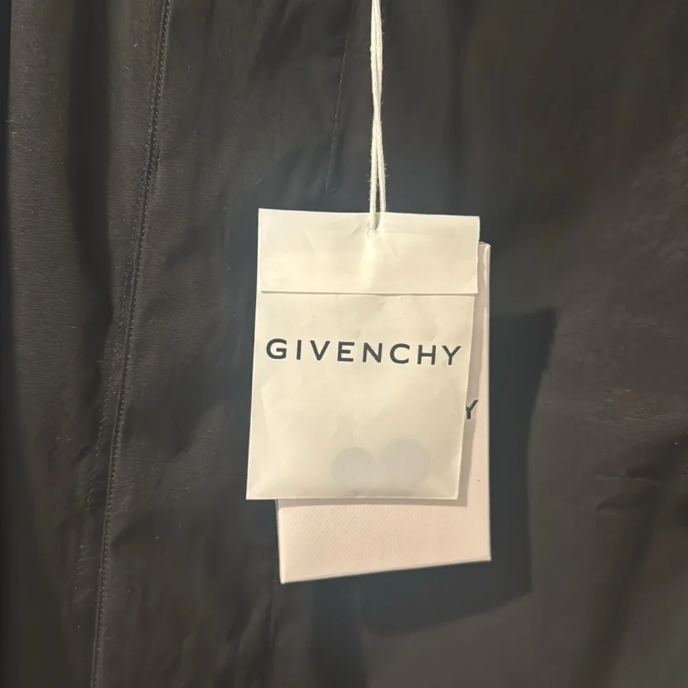 Men’s givenchy button up short sleeve shirt retail $995 - Picture 2 of 6